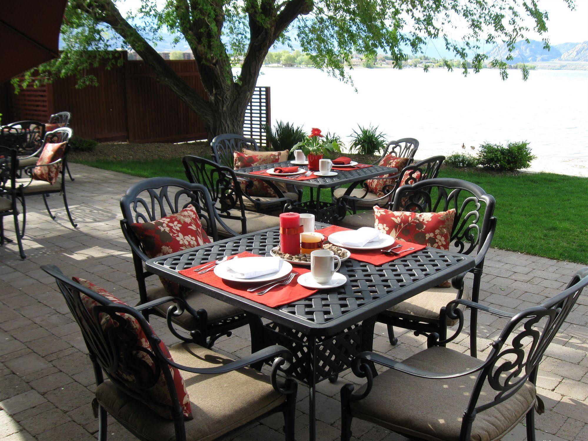 Desert Surfside Waterfront Accommodations Osoyoos Eksteriør billede