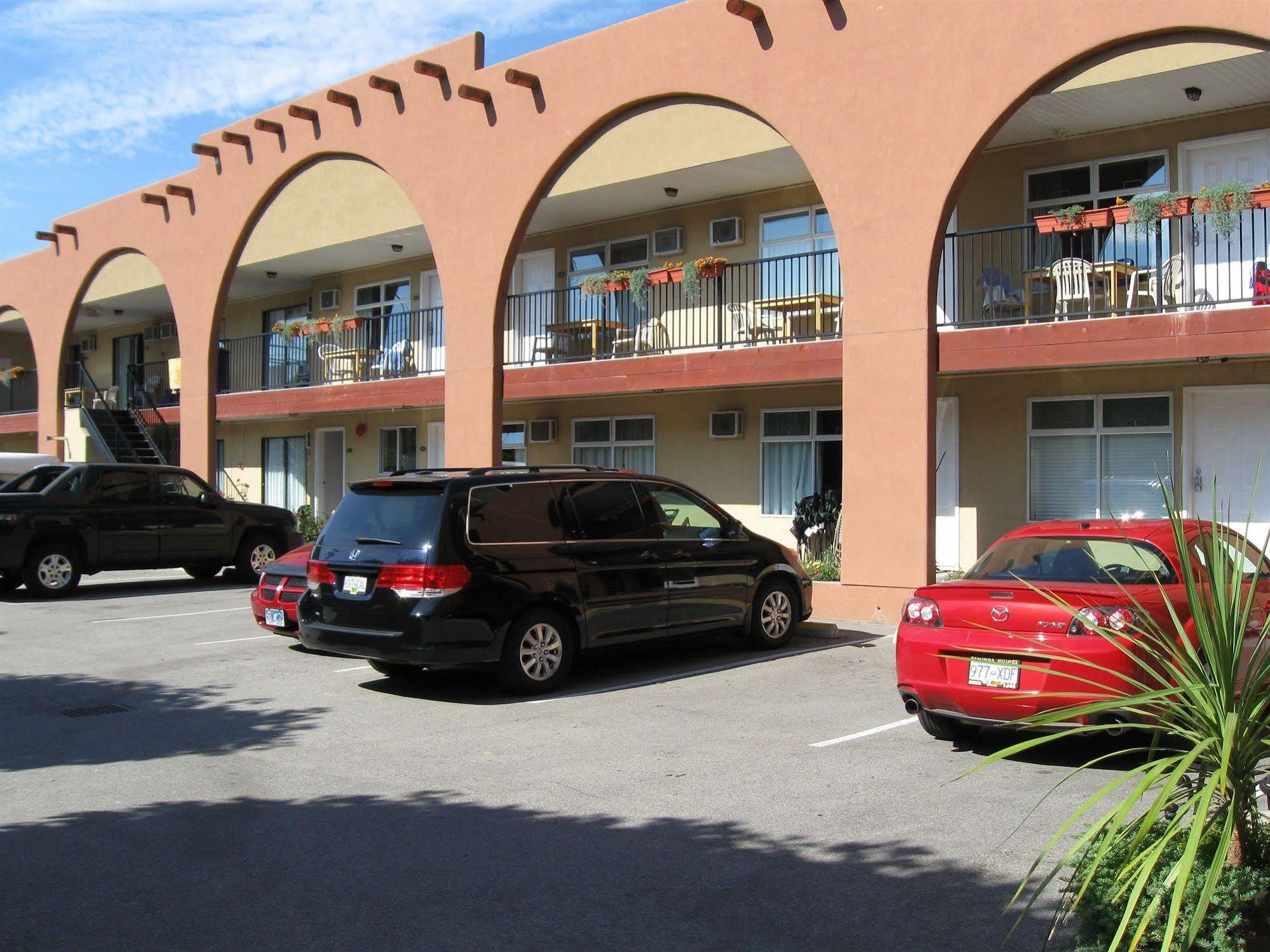 Desert Surfside Waterfront Accommodations Osoyoos Eksteriør billede